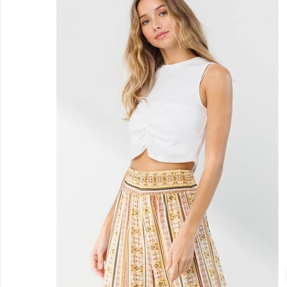 #368 SALE 🛑M, L Off White Knit Rib Crew Neck Crop Top - Picture 3 of 5